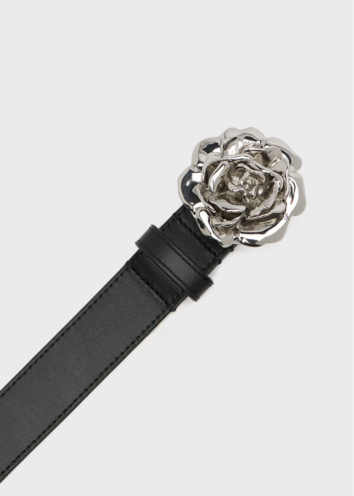 Leather belt with rose decoration