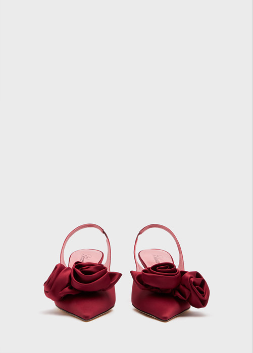 Slingback pumps with roses.